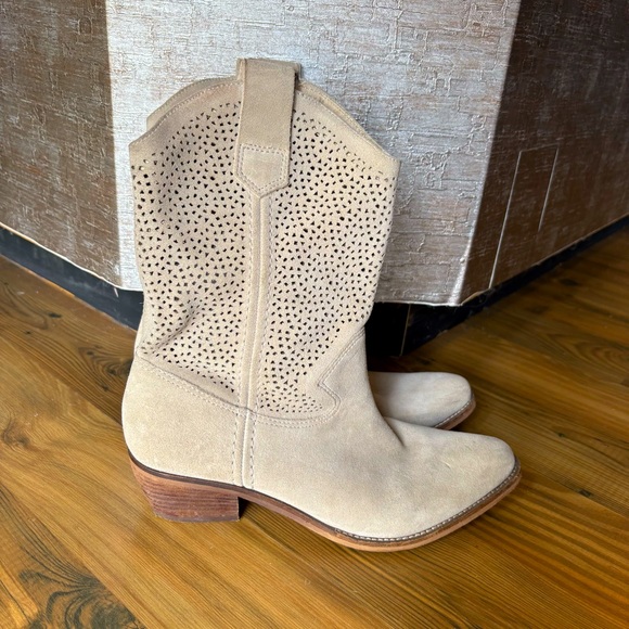 BCBG Perforated Suede Western Boots sz 7.5 - Picture 1 of 8